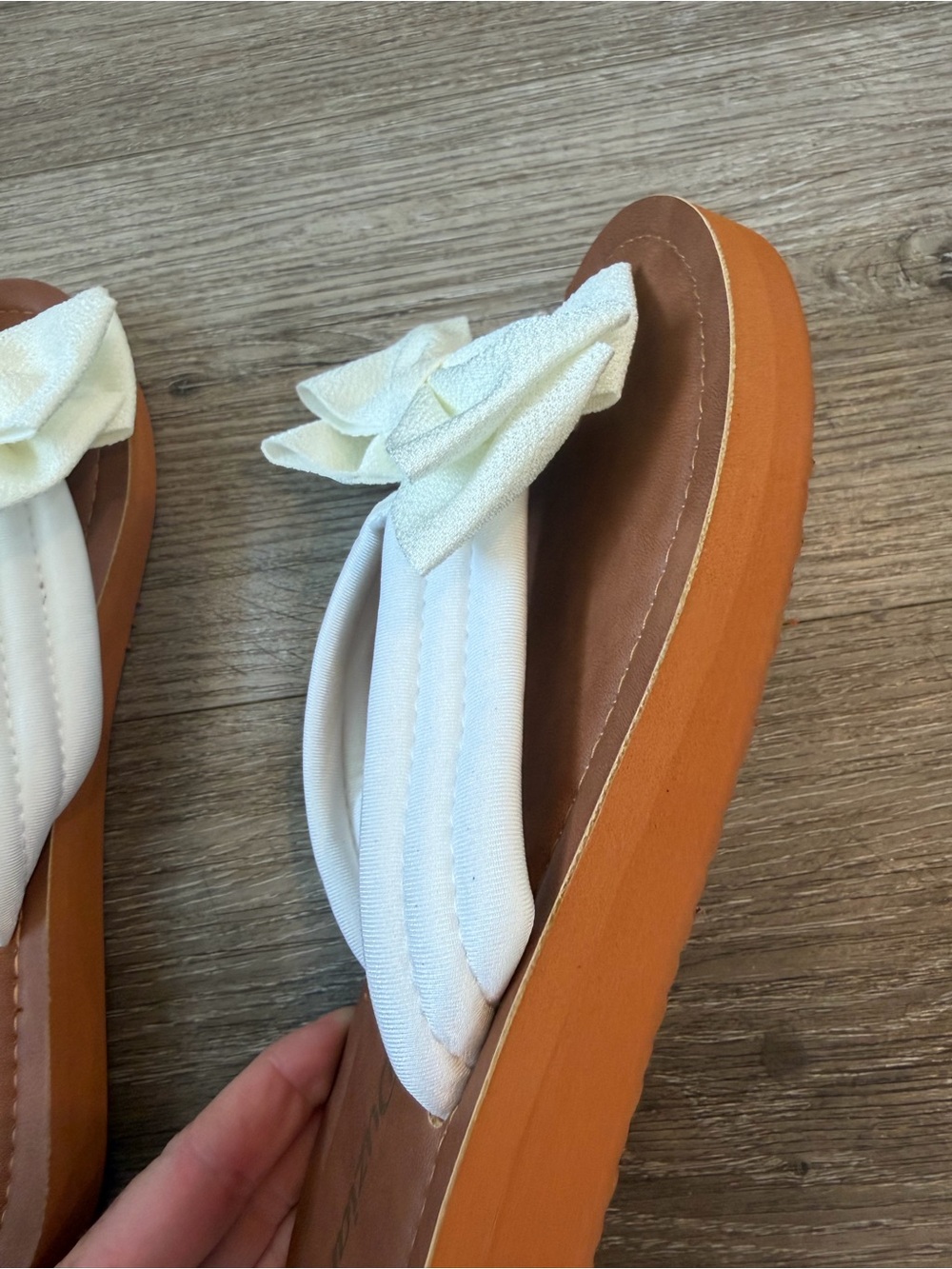 Women’s White Bow Toe-Post Sandals - Picture 4 of 5
